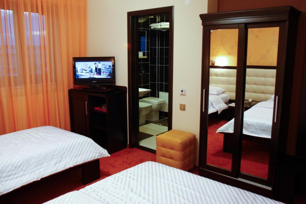 Hotel Anna Junior Târgu Jiu Habitación foto