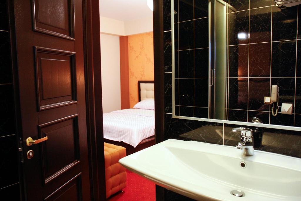 Hotel Anna Junior Târgu Jiu Habitación foto