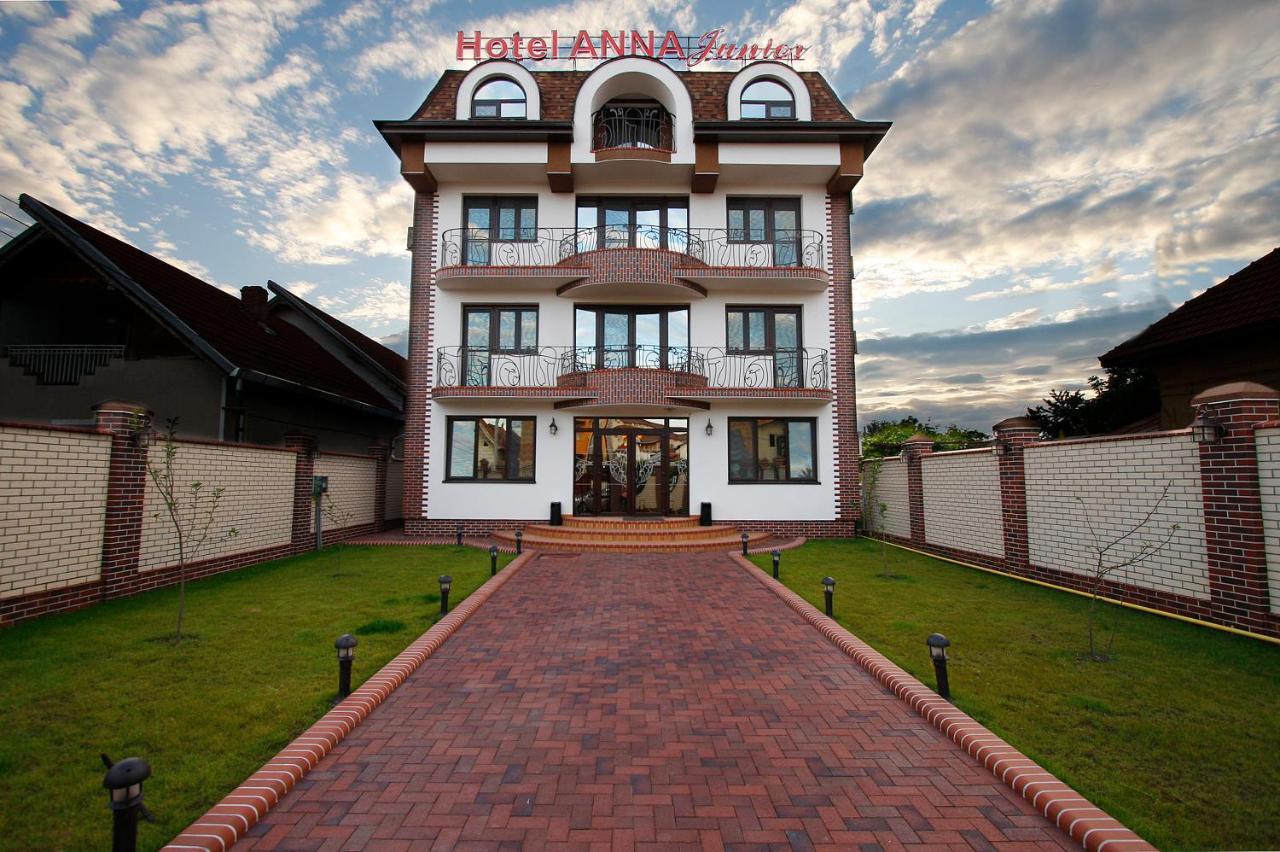 Hotel Anna Junior Târgu Jiu Exterior foto